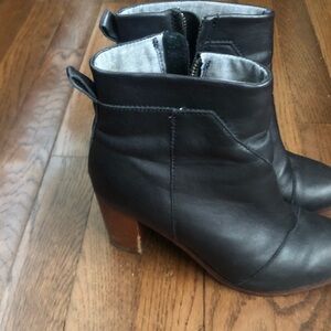 Toms Black Leather Heeled Boots sz 7